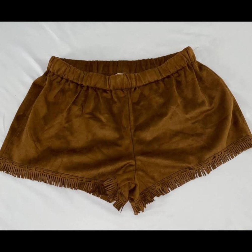 Brown suede like shorts w/ fringe